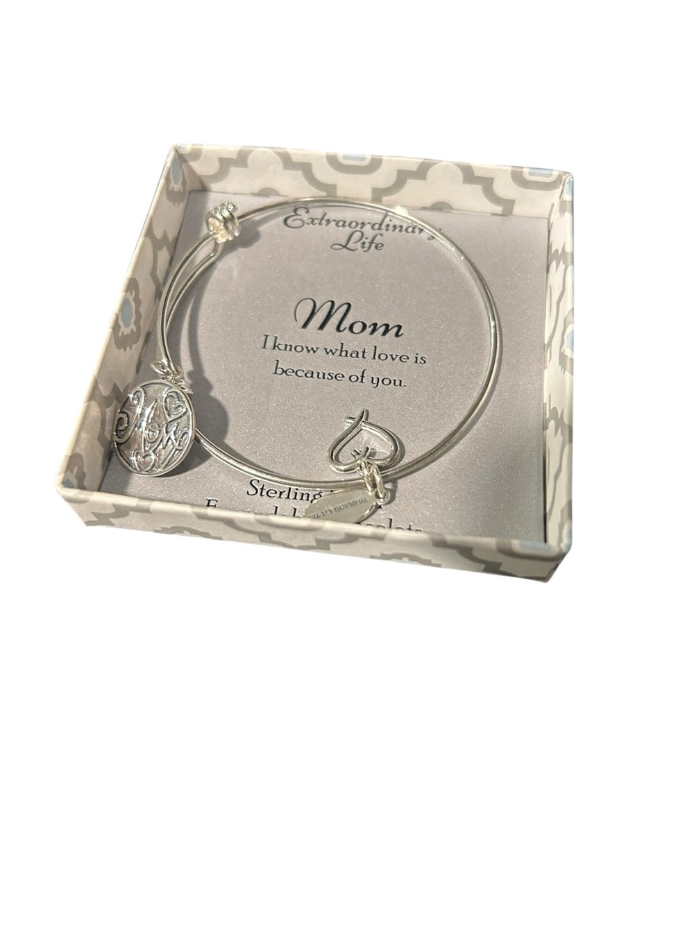 Xtraordinary Silver 'Mom' Sentiment Charm Bangle